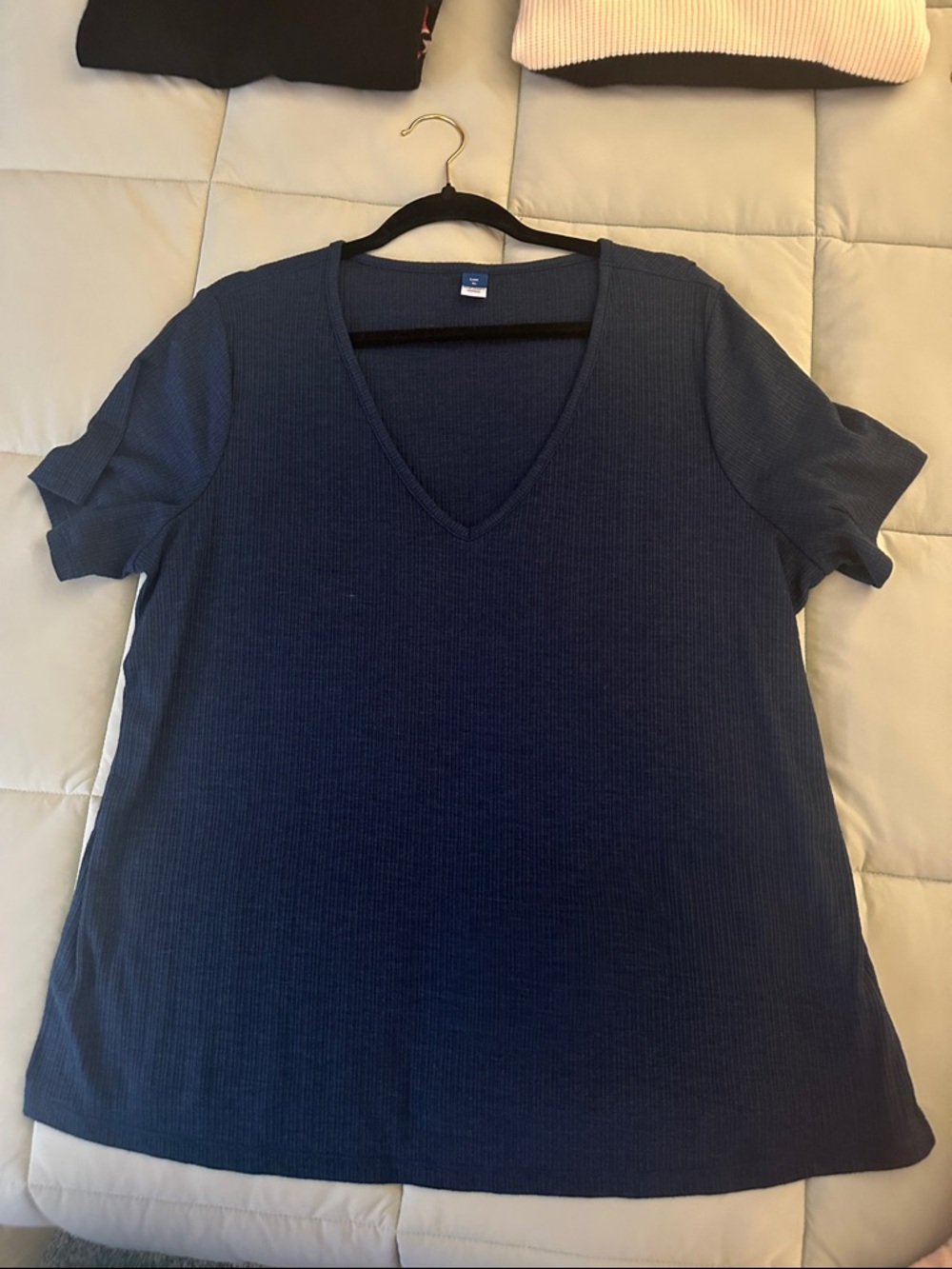 Old Navy Women's Ribbed V-Neck Tee in Navy